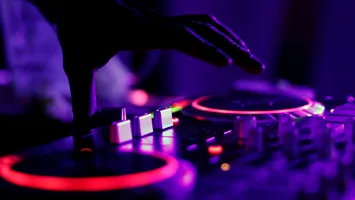 Tortură „acustică”: bărbat condamnat după cinci ani de muzică dată la maximum