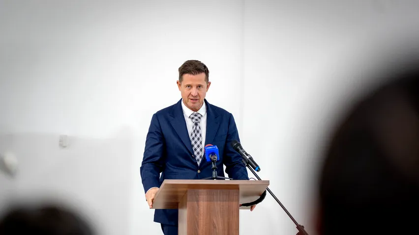 „Mai mic, mai slab și mai singur”. Hubert Thuma demontează reforma lui Bolojan, după ce a fost exclus din PNL