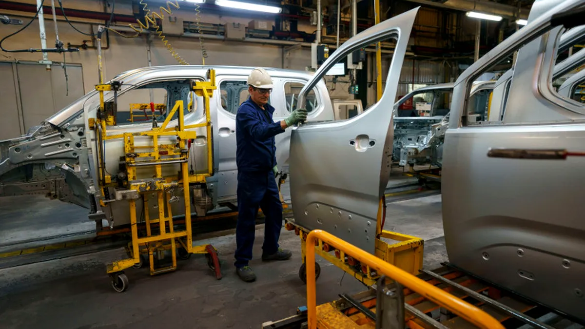 Cutremur în industria auto: Un producător italian oprește producția la o uzină istorică, la doar 10 zile de la reluarea activității