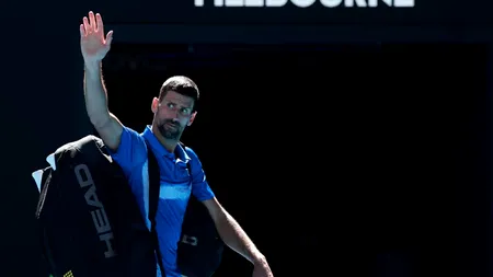 Novak Djokovic se retrage, huiduit de public, iar Alexander Zverev mustră fanii de la Australian Open