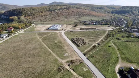 Islaz transformat în heliport. În apropiere, se construieşte şi un bazin olimpic de înot