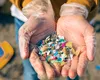 Alertă medicală: microplasticele din alimente și băuturi ne otrăvesc organismul