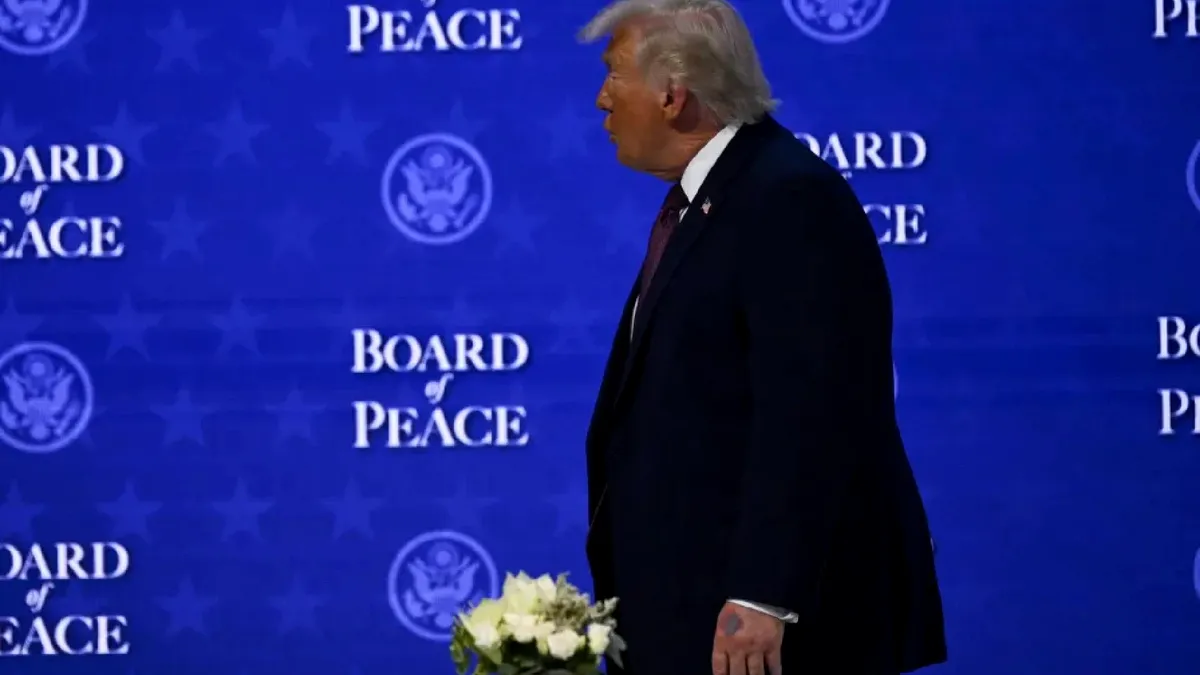 Marele mister de la Davos: semnul de pe mâna stângă a lui Donald Trump