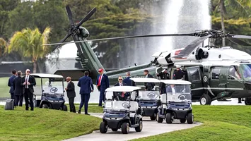 Trump joacă golf cu banii Chinei și Arabiei Saudite în timp ce America arde