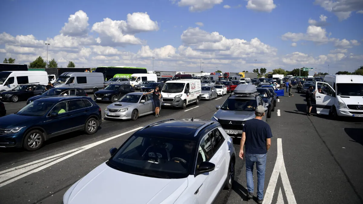 Cozi interminabile în Vama Giurgiu. Românii așteaptă o oră și jumătate să treacă în Bulgaria