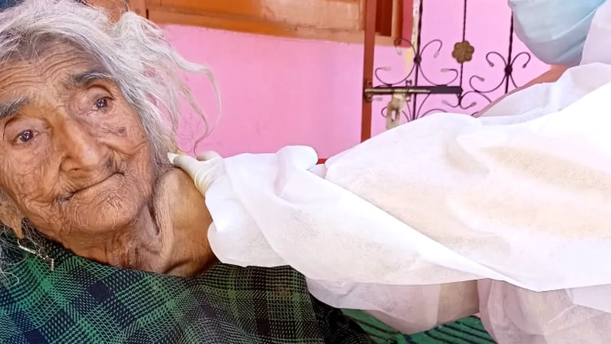 Cea mai bătrână persoană din lume s-a vaccinat anti-COVID