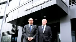 Tranzacția anului în retail: Carrefour România, cumpărat de frații Dedeman cu 823 de milioane de euro