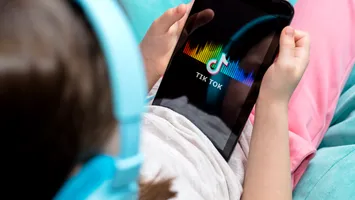 La Arad și Bistrița, copii cu fracturi de la „Superman” de pe TikTok