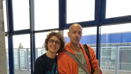 Italienii care au aterizat la Craiova în loc de Cracovia - contactaţi de echipa Aeroportului Craiova; ei descoperă România