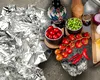 Alimentele care nu se pun niciodată în folie de aluminiu. Lista recomandată de specialiștii