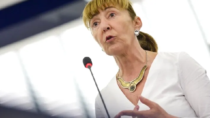 Monica Macovei acuză „Blitzkrieg-ul” politic, dar vine din epoca execuțiilor cu reflectoar