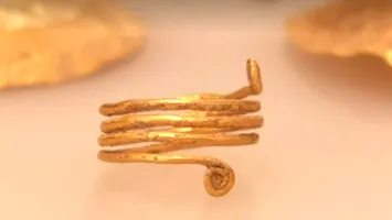 Descoperire arheologică de senzație în județul Cluj. Un tezaur de 121 de artefacte din aur, vechi de peste 3.000 de ani