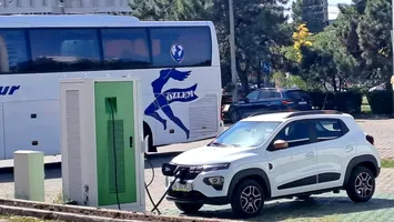 Proprietarii de mașini electrice din Galați, trași pe dreapta. Stațiile de încărcare, oprite pentru schimbarea operatorului