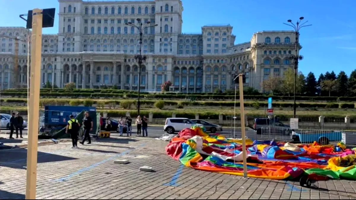 Un tobogan gonflabil s-a răsturnat în Piața Constituției din București. 12 copii se aflau în interior