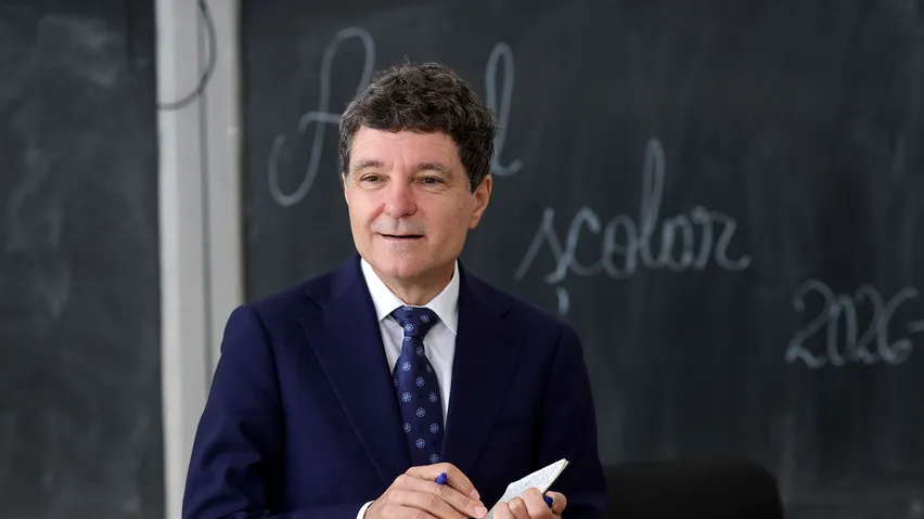 Nicușor Dan, semnal de alarmă despre educație la deschiderea anului școlar în Călărași: Societatea nu valorizează profesorul așa cum ar trebui
