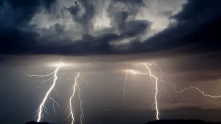 Meteorologii au lansat noi AVERTIZĂRI de vreme rea. Este anunțată instabilitate atmosferică în următoarea perioadă