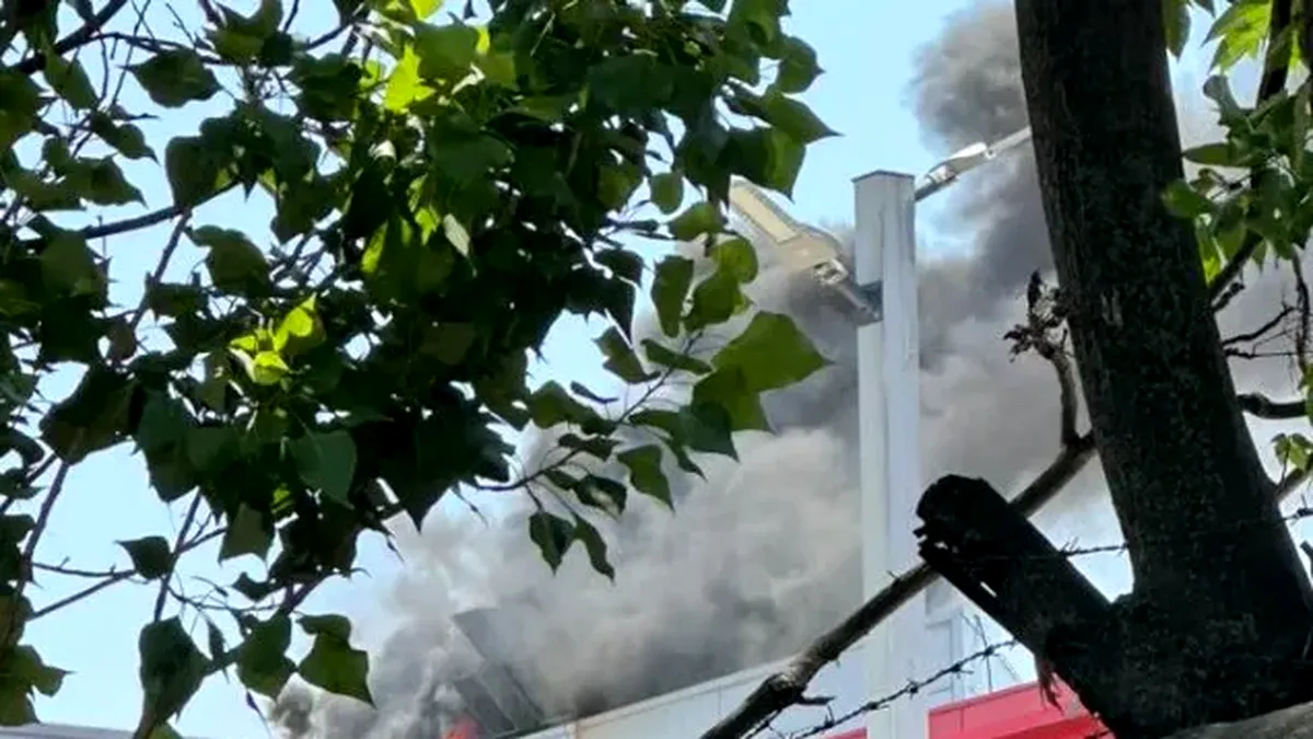 Incendiu puternic la terasa AFI Palace Cotroceni. O armată de pompieri a intrat în acțiune!