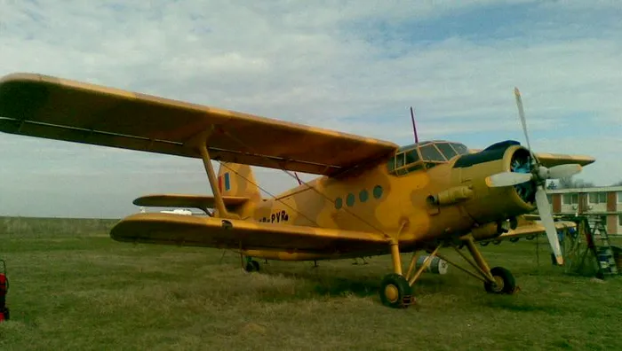 Accidentul aviatic dezvăluie practicile controversate în cadrul MApN: Parașutiștii și echipajul de zbor, în pericol din cauza închirierii avioanelor AN-2 scoase din uz