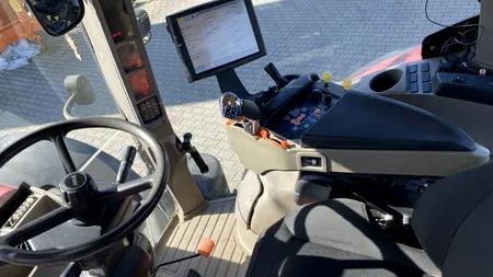 Trei români au furat GPS-uri de tractoare în valoare de 200.000 de euro, în Franța