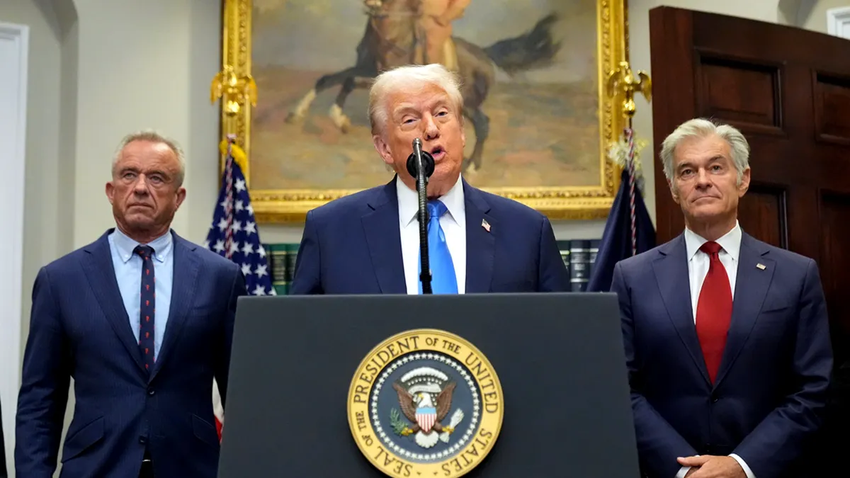 Donald Trump stârnește controverse: legătura dintre Tylenol, vaccinuri și autism