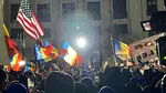 Drapel american la protestul AUR: o dragoste bizară, un pretext manipulator