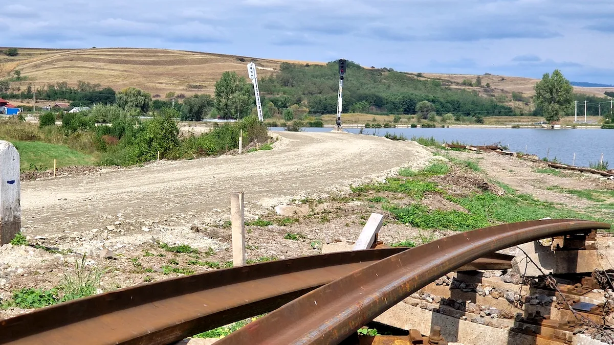 Blocaj total pe calea ferată Sibiu-Mediaș: Lucrări abandonate și călători lăsați fără transport