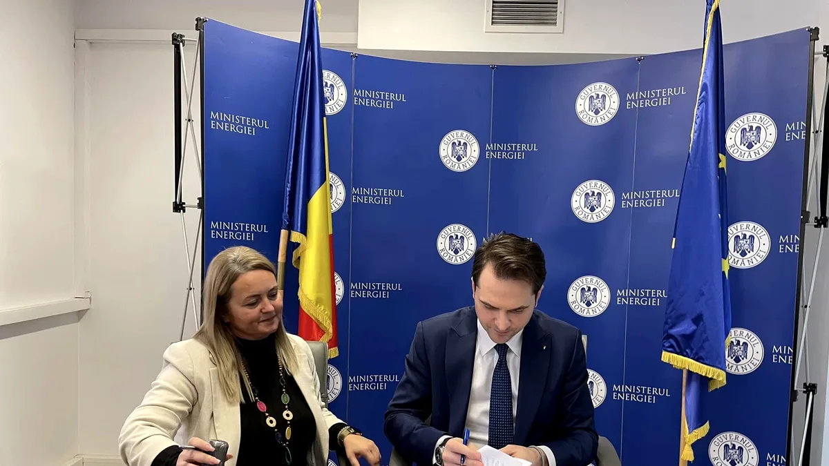 Ministrul Energiei, Sebastian Burduja, a semnat 62 de contracte de finanţare pentru parcuri solare pentru primării şi instituţii publice