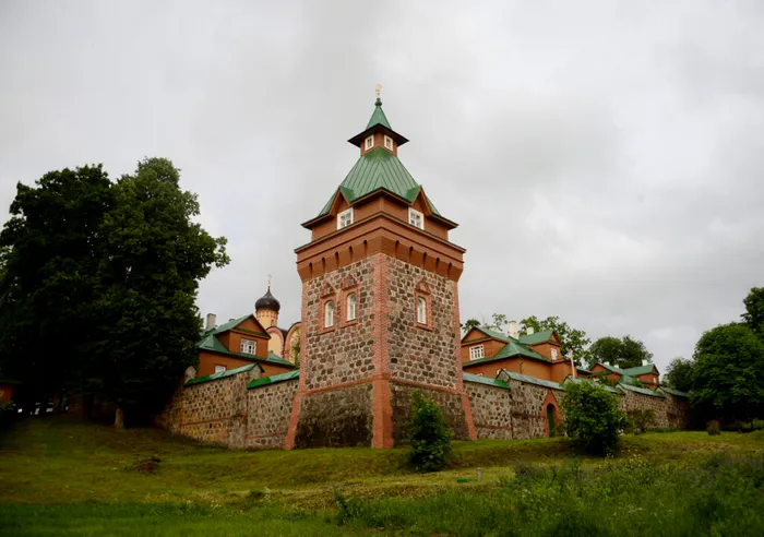 Mânăstirea Piuhtitsa, Estonia