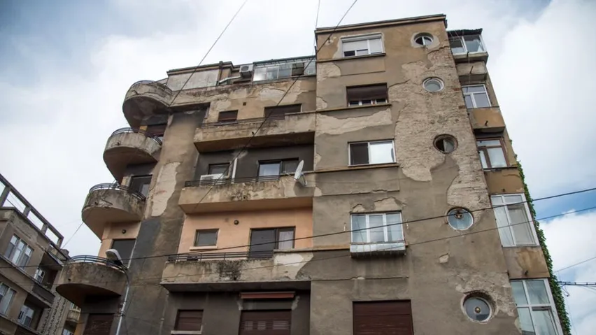 Scandalul apartamentelor din București ajunge la giganții rezervărilor: Airbnb și Booking.com anunță măsuri și cer respectarea legii