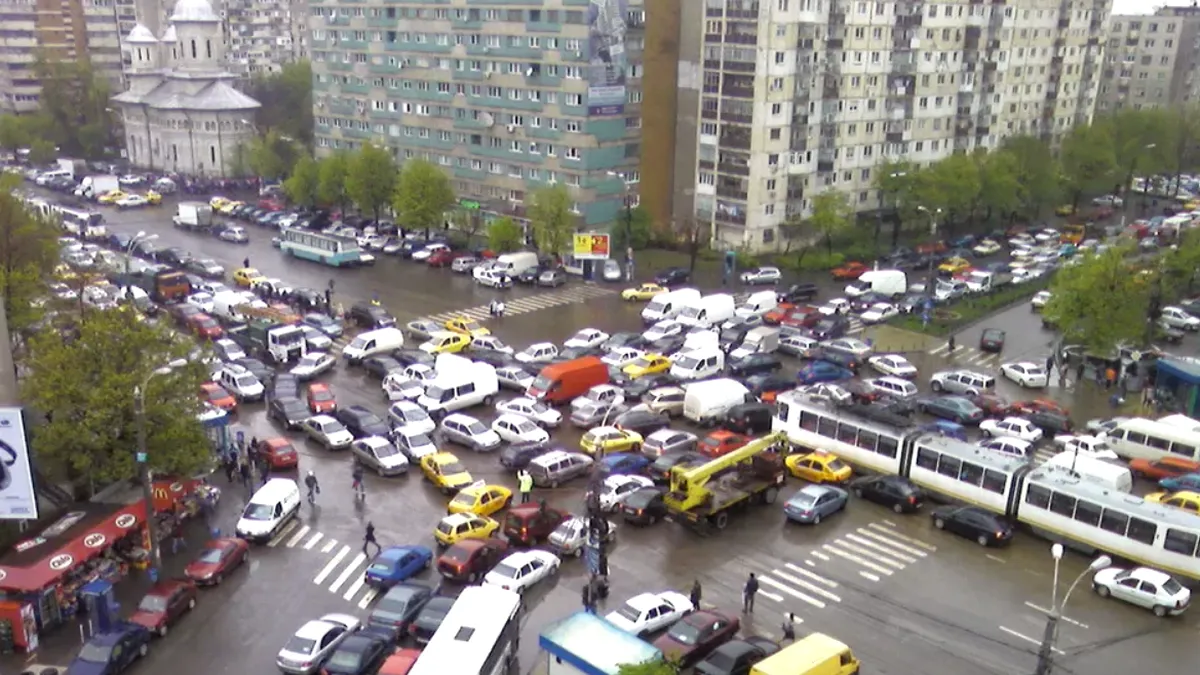 Reguli de circulație prea des „uitate” în trafic, mai ales în București