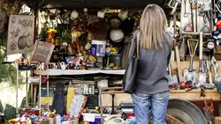 Românii au mutat târgul de vechituri pe telefon. Mii de lei scoşi din lucruri nefolosite