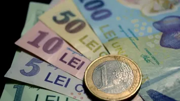 Leul a pierdut teren în fața monedei europene, luni