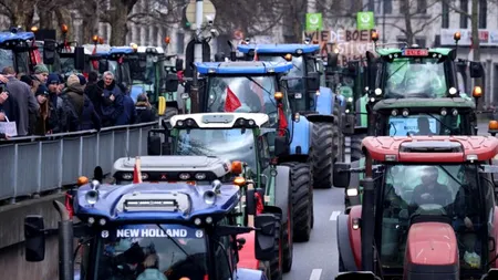 Mii de tractoare pe străzile din Bruxelles. Ce i-a scos pe fermieri la proteste