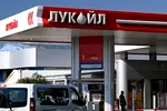 Benzinăriile Lukoil, permise să funcționeze până în aprilie 2026: Asigurări pentru angajați și clarificări privind restricțiile financiare