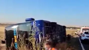 Accident grav în județul Cluj: un autocar plin cu pasageri s-a răsturnat. A fost activat Planul Roșu de Intervenție