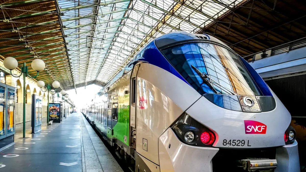 Un furt masiv de cabluri feroviare în nordul Franței perturbă grav circulația trenurilor Eurostar