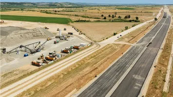 Autostrada părăsită vreme de 15 ani a prins contur după 6 luni de mobilizare. Imagini cu șantierul unde se lucrează la foc automat (VIDEO)