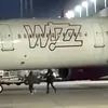 Așa ceva nu s-a mai văzut: Doi pasageri români au alergat după un avion Wizz Air, la Koln