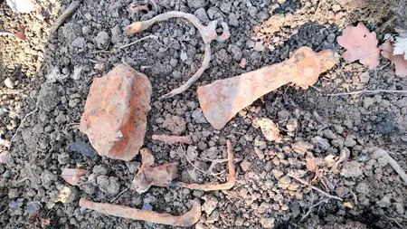 Descoperire arheologică rară: depozite de arme şi unelte medievale, găsite într-un sat de lângă Ploieşti
