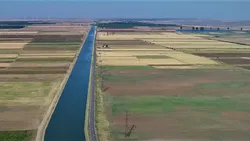 De ce fondurile de criză ale UE finanțează eșecul adaptării — și ce ar însemna, economic, să cultivăm ca într-o țară care e 60% deșert