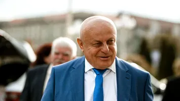 Fostul șef Romsilva, cu ochii pe banii statului și după pensie. Cere în instanță salarii cu dobândă