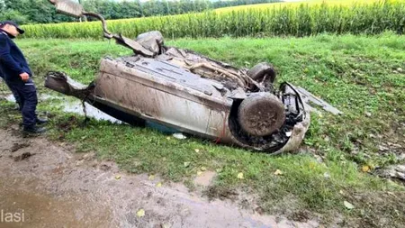 Iași: Patru persoane rănite după ce mașina în care se aflau a intrat într-un cap de pod