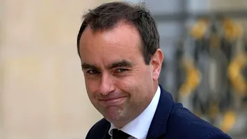 Emmanuel Macron l-a numit pe Sébastien Lecornu prim-ministru. Pariul riscant al președintelui Franței