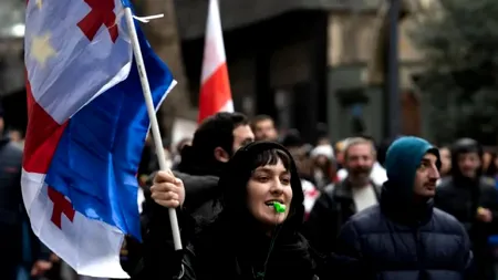 Criza din Georgia: Proteste pro-UE și controverse în jurul numirii unui fost fotbalist ca președinte al parlamentului
