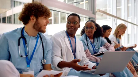 Studenți francezi care pică primul an de medicină aleg România pentru a-și continua studiile