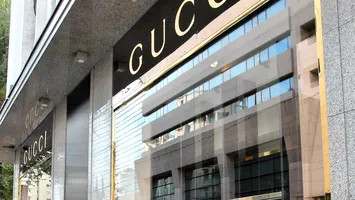 L’Oréal intră în casa Gucci: tranzacție de 4 miliarde care zdruncină industria luxului