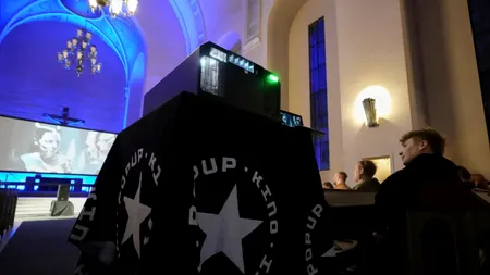 Slujbă ținută de inteligența artificială într-o biserică din Helsinki