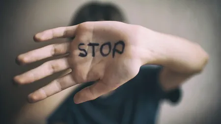 Violența domestică, acceptată tacit de cetățeni. Doar 4 la sută se implică