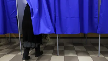 Românii votează în Republica Moldova. Câți au ajuns la urne până la această oră