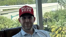 Donald Trump vinde promoționale pentru campania din 2028
